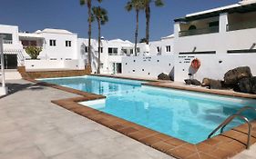 Sea Breeze With Shared Pool And Near The Beach